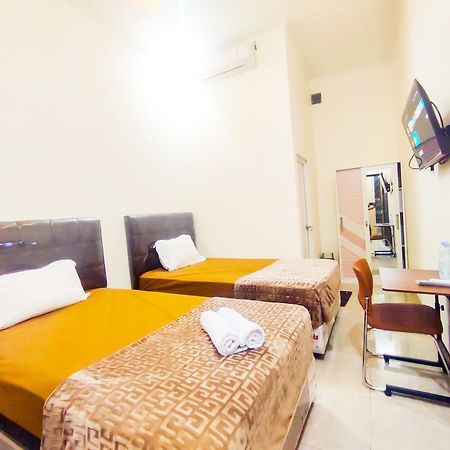 Griya Poerwoto Syariah Near Pasar Klewer Solo Redpartner Aparthotel Exterior photo